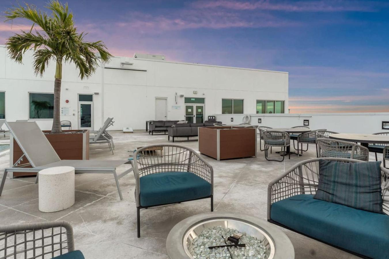 Modern 2 Bed Getaway Steps From Tropicana Field St. Petersburg Exterior photo