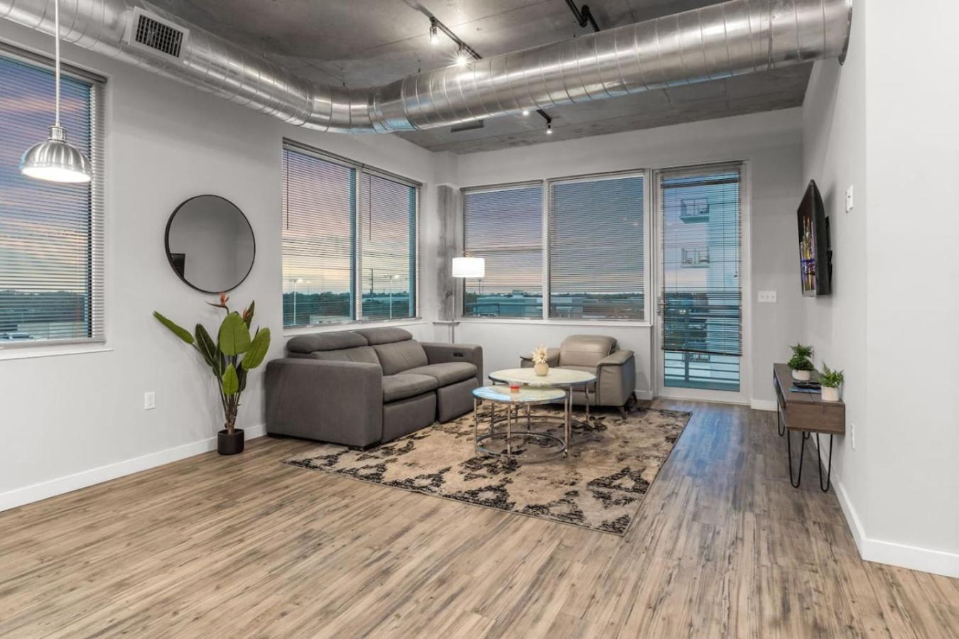 Modern 2 Bed Getaway Steps From Tropicana Field St. Petersburg Exterior photo