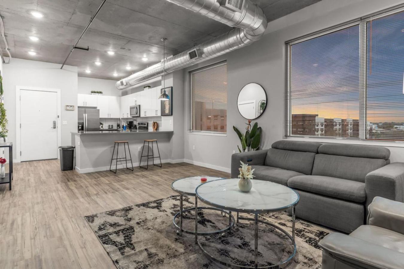 Modern 2 Bed Getaway Steps From Tropicana Field St. Petersburg Exterior photo